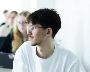 Максим Романов